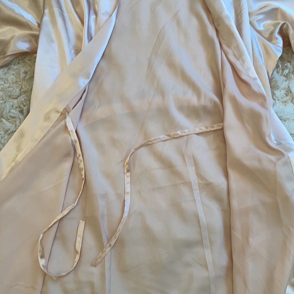 Light pink polyester Robe - Picture 3 of 6